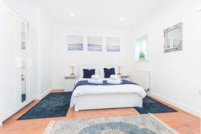 Bournecoast - Clifftop apartment with garden -FM827